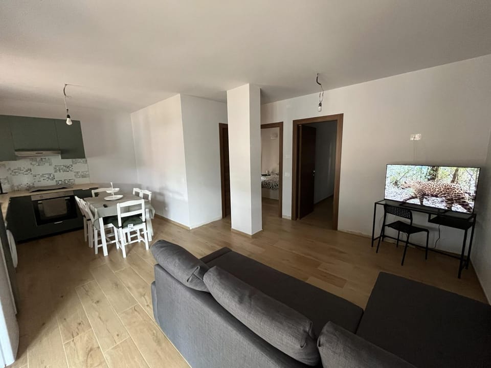 Kitchen or kitchenette, Seating area, Dining area
