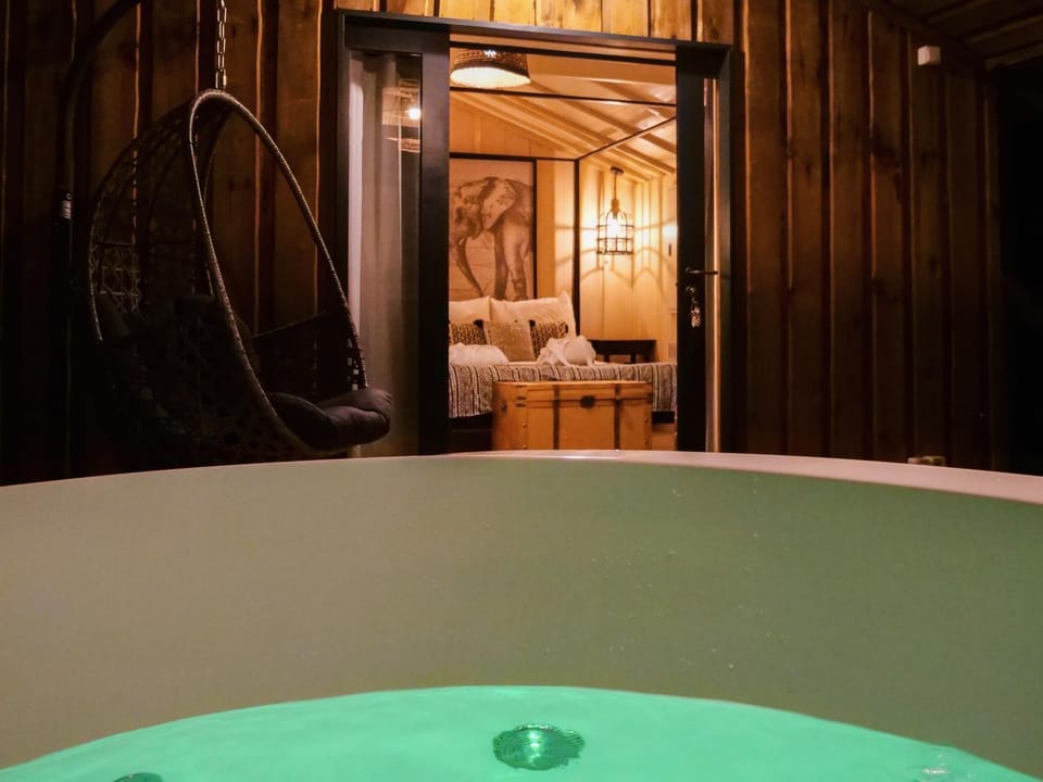 Night, Hot Tub, Lake view, air conditioner