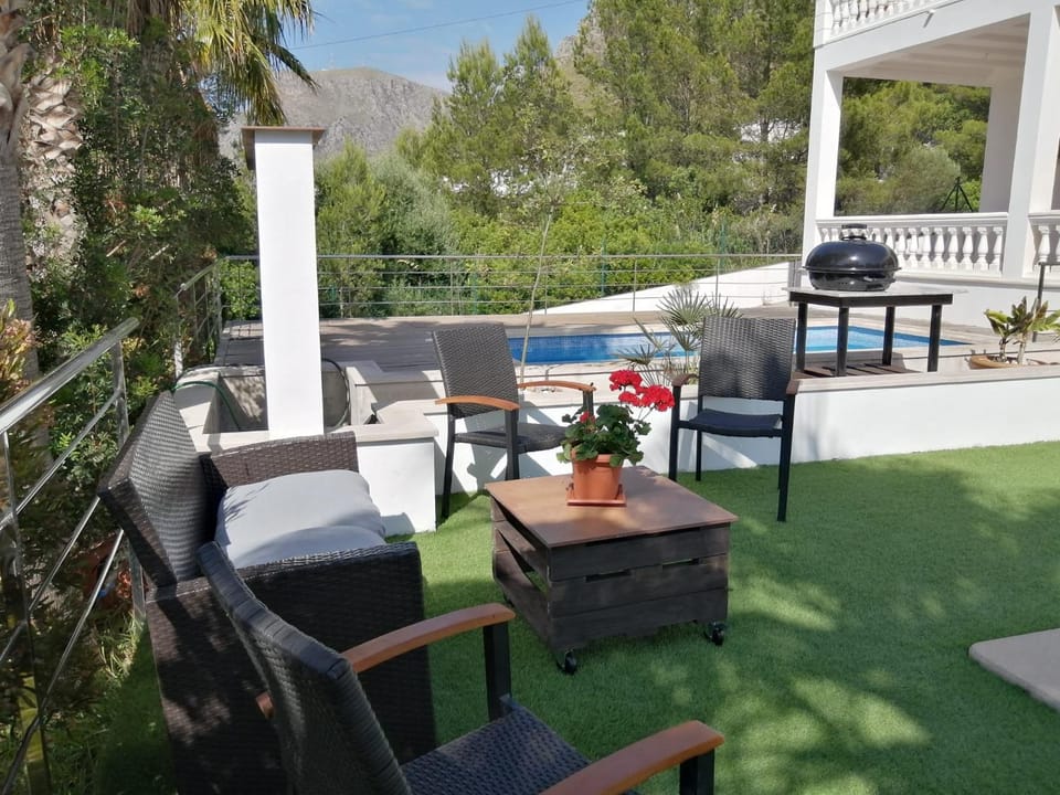 BBQ facilities, Garden view, Mountain view, Swimming pool