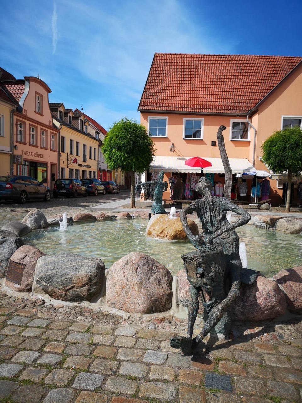 Nearby landmark, Restaurant/places to eat, Shopping Area