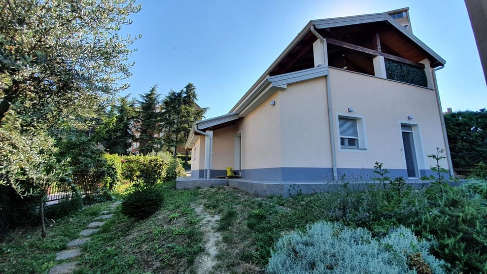 Property building, Balcony/Terrace