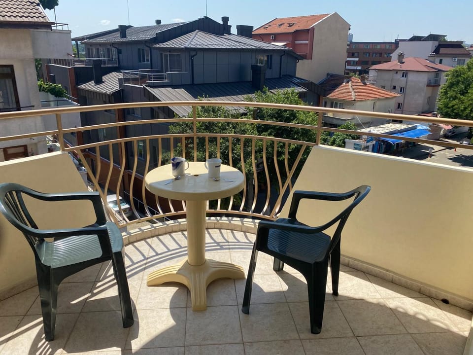 Balcony/Terrace, City view, Street view