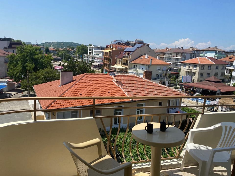 Balcony/Terrace, City view, Street view