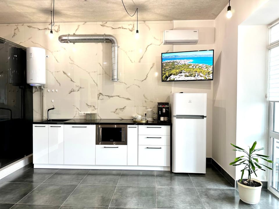 TV and multimedia, Coffee/tea facilities, microwave, stove, kitchen