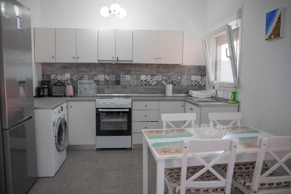 Dining area, kitchen