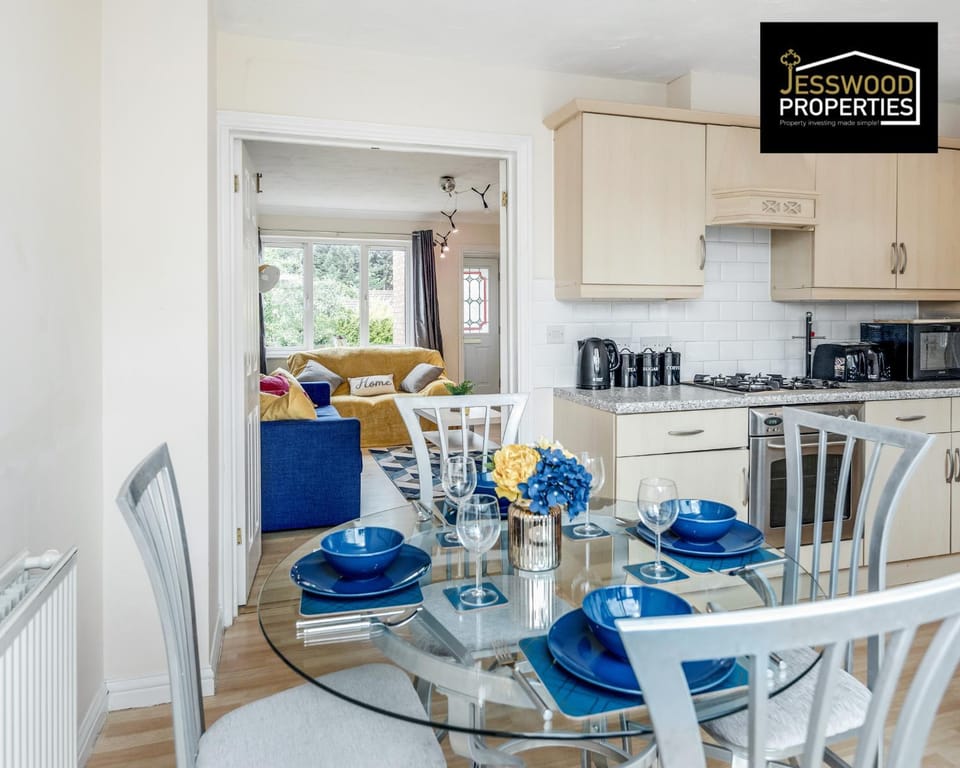 Kitchen or kitchenette, Living room, Seating area, Dining area, minibar, pet friendly, stove