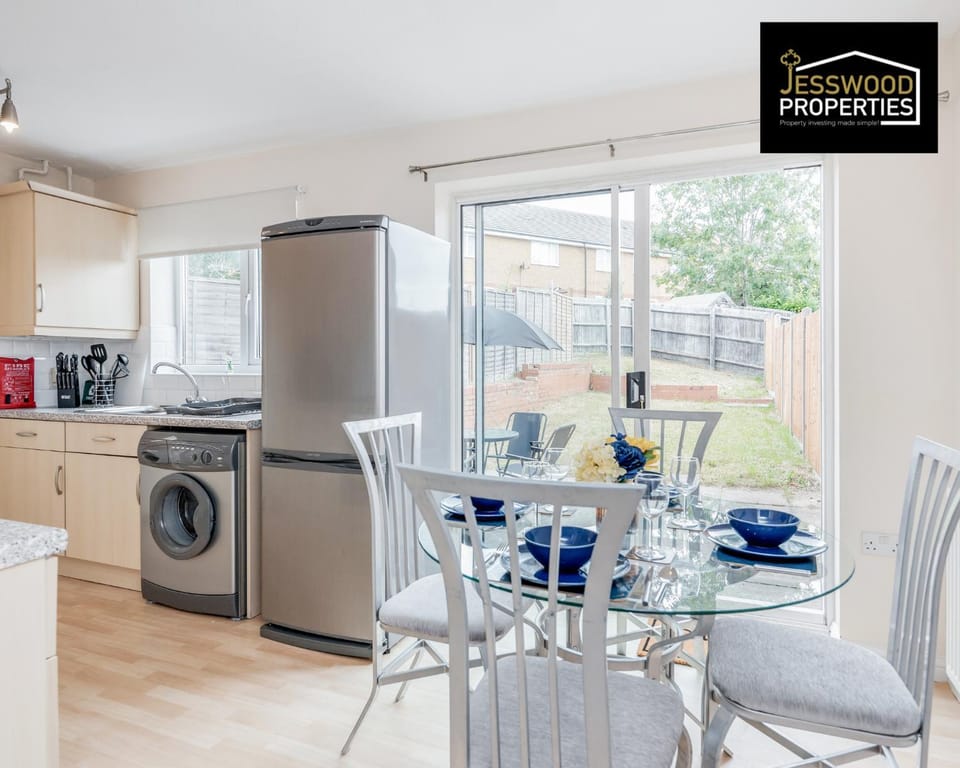 Coffee/tea facilities, Kitchen or kitchenette, Living room, Seating area, Dining area, dishwasher, minibar, oven, pet friendly, stove, toaster, washing machine, dryer