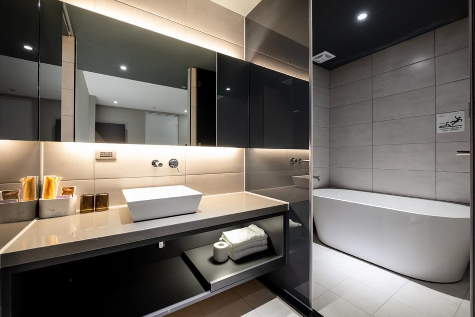 Bathroom, Bath