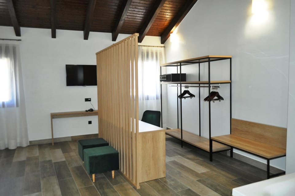 TV and multimedia, Seating area
