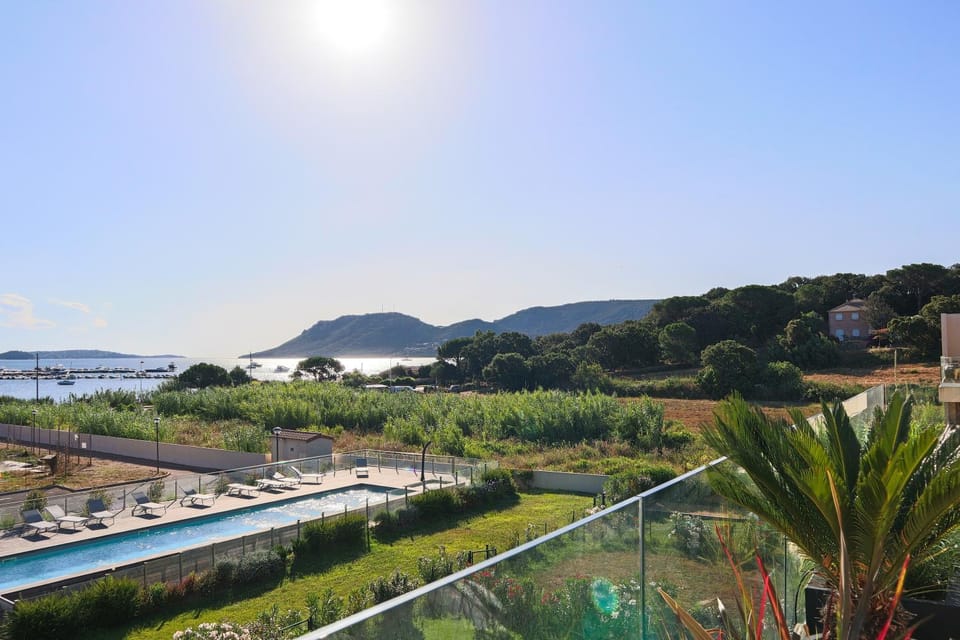 Pool view, Sea view