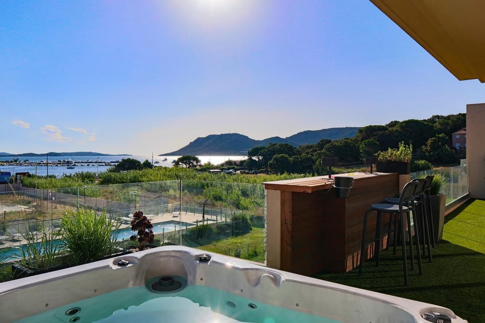 Hot Tub, Balcony/Terrace, Pool view, Sea view