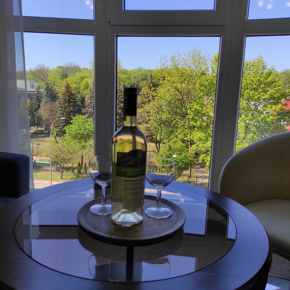 View (from property/room), Garden view, Drinks, Alcoholic drinks, Quiet street view