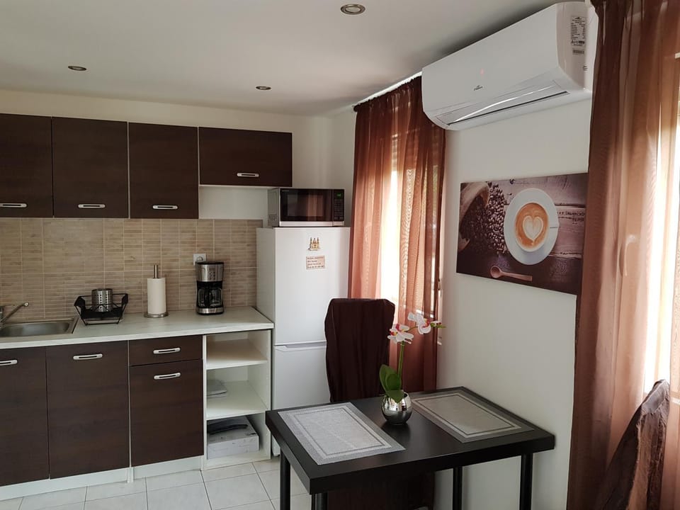 Rezeda Apartman House in Hungary