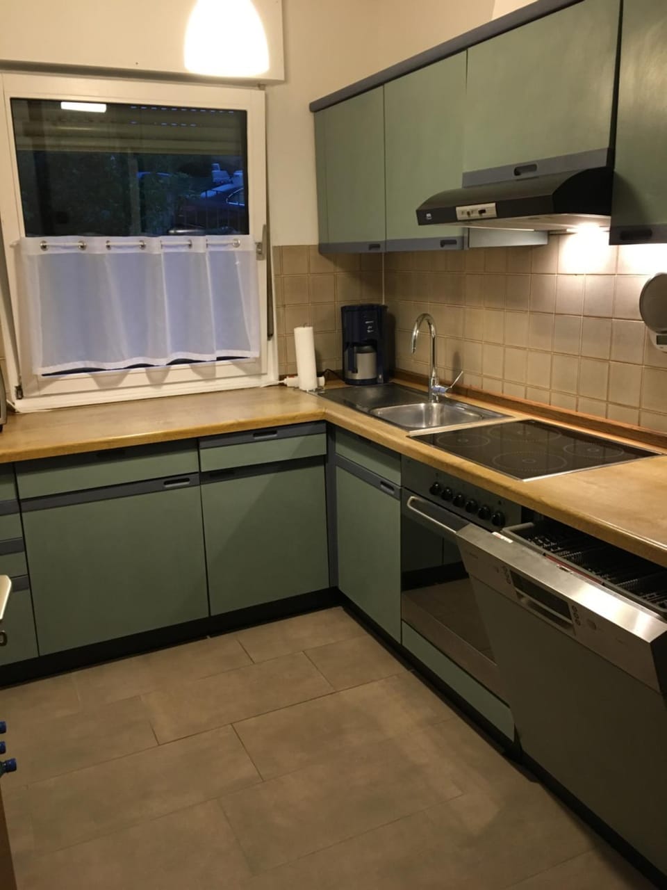 Kitchen or kitchenette, Garden view