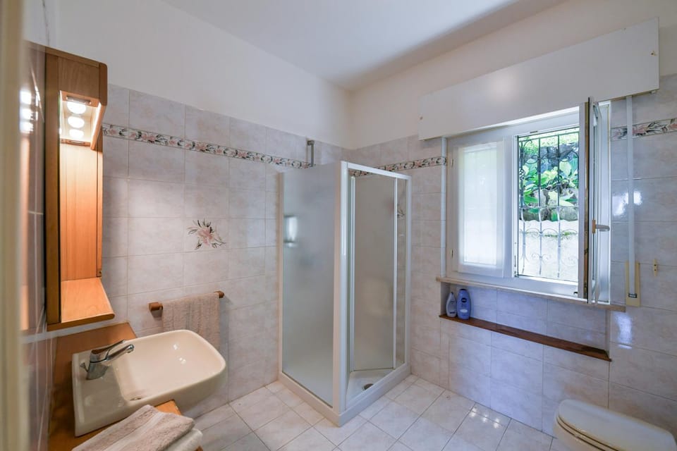 Shower, Bathroom, towels