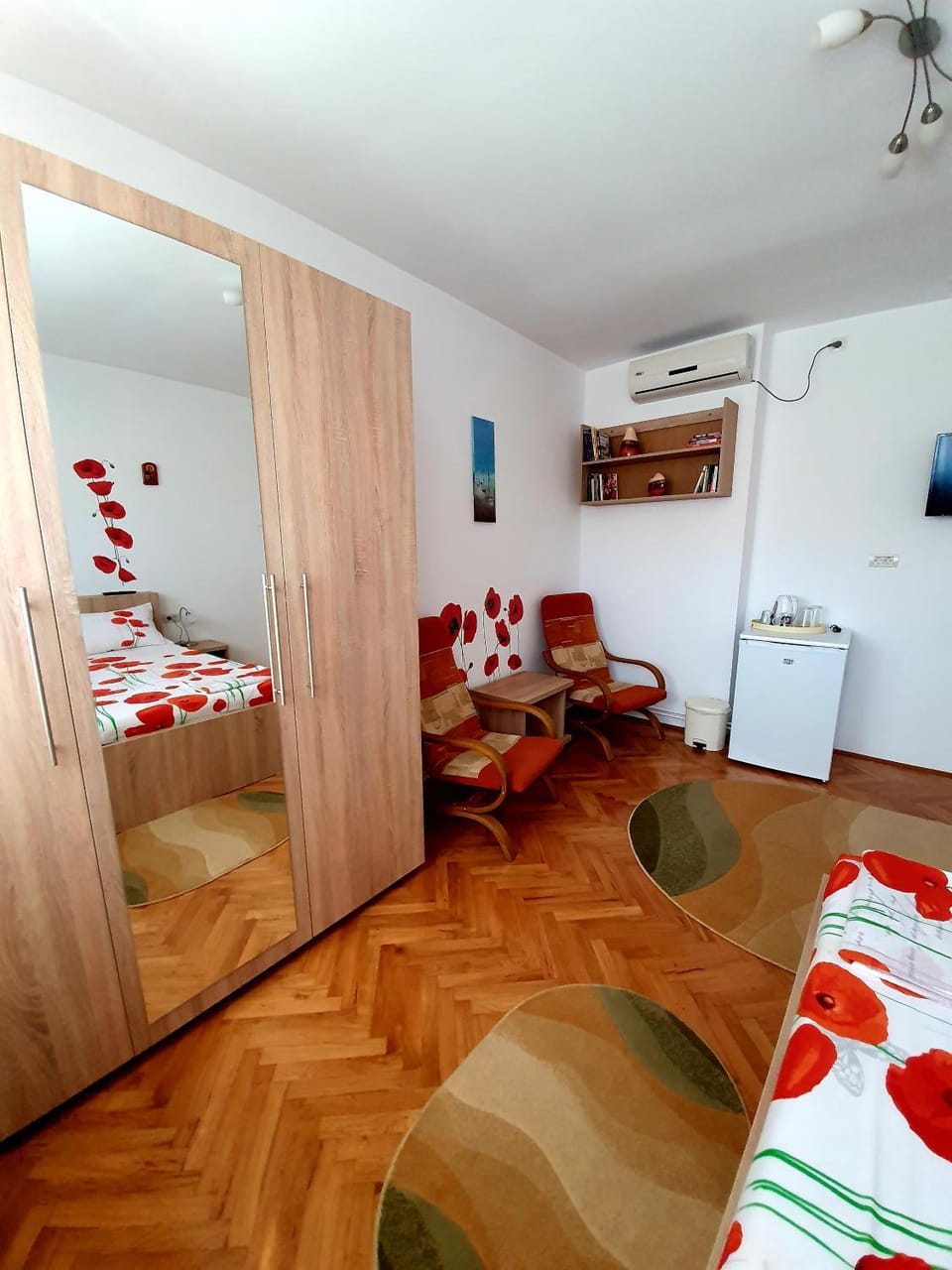 Photo of the whole room