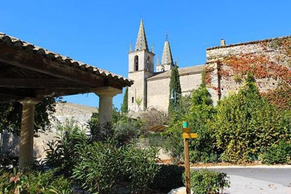 Nearby landmark, Shopping Area