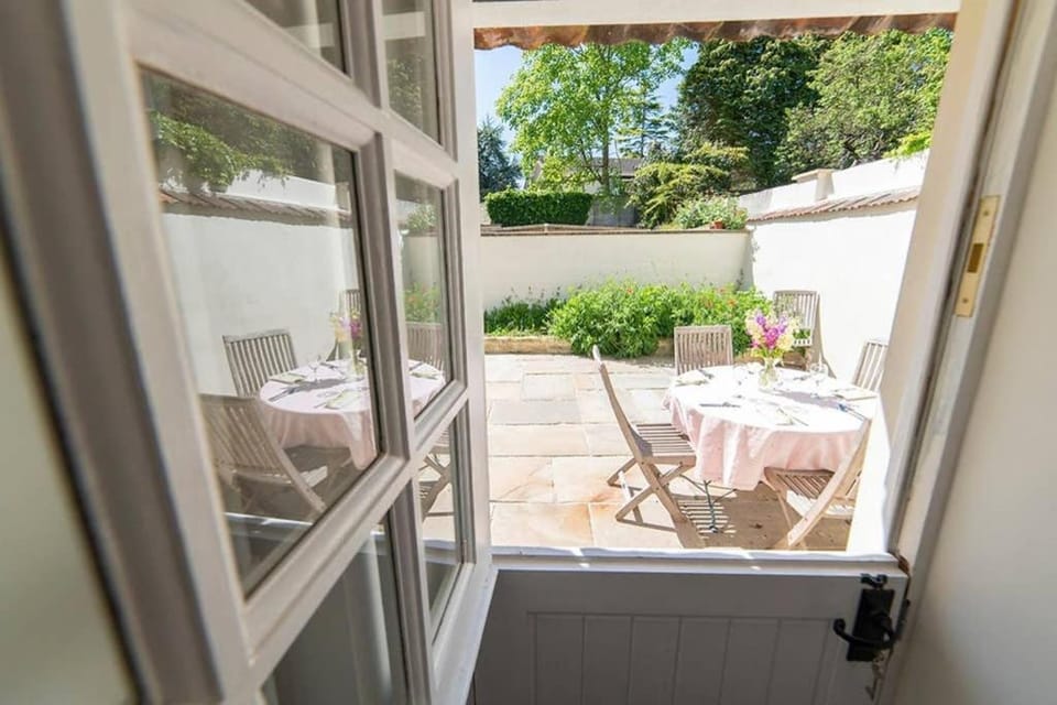 Curzon House House in England