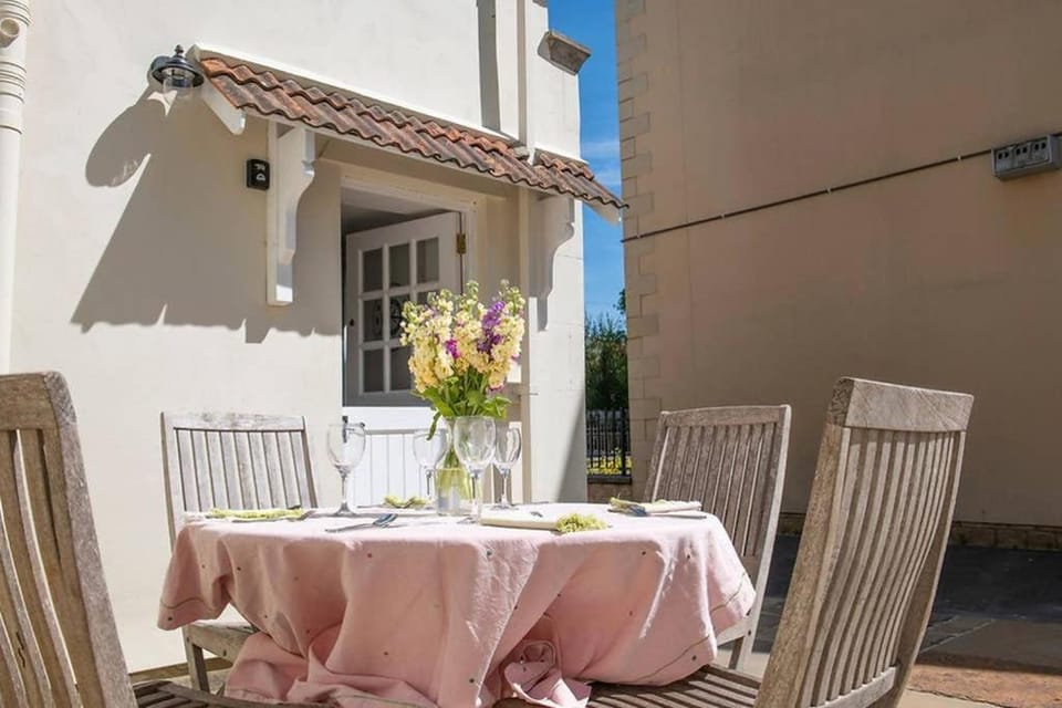 Curzon House House in England