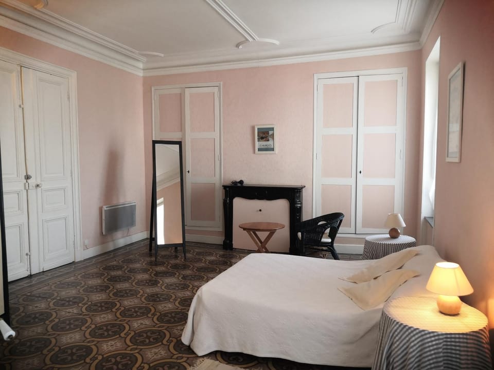 Photo of the whole room, Bedroom, hair dresser
