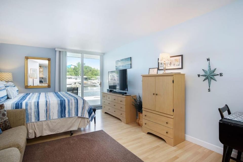 Waterside Suites House in Saugatuck