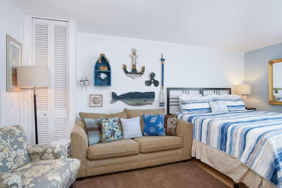 Waterside Suites House in Saugatuck