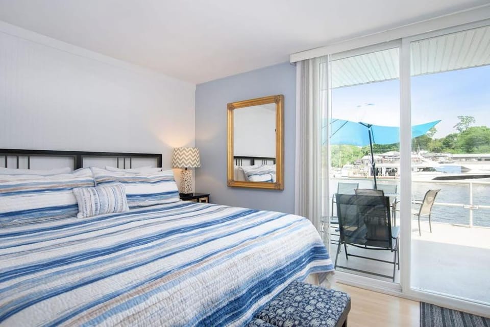 Waterside Suites House in Saugatuck