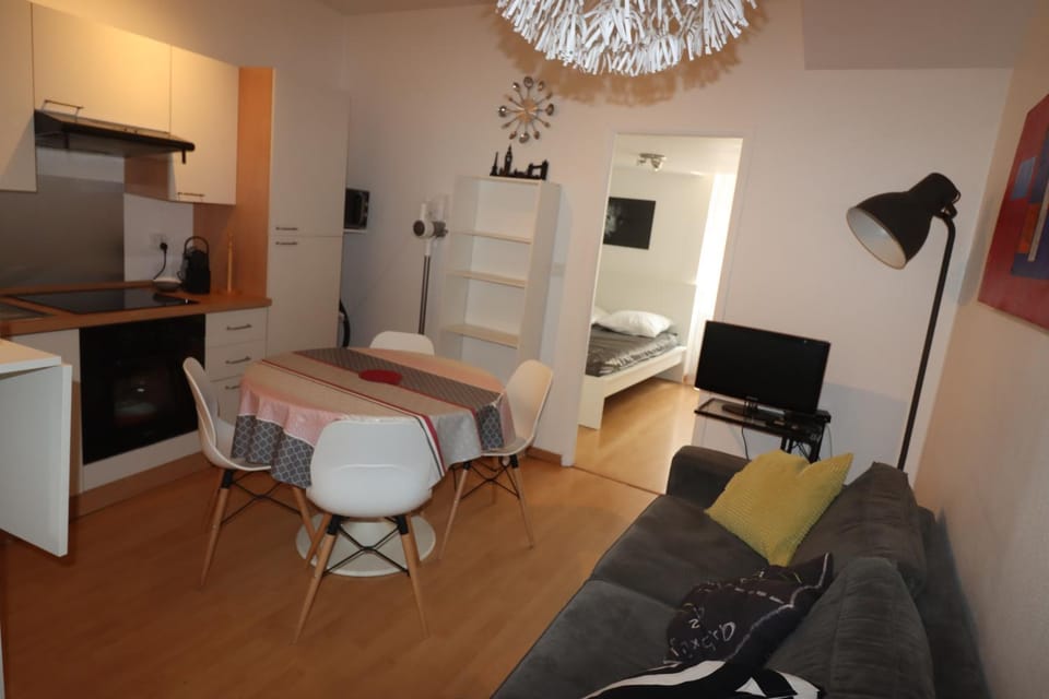 Kitchen or kitchenette, Seating area