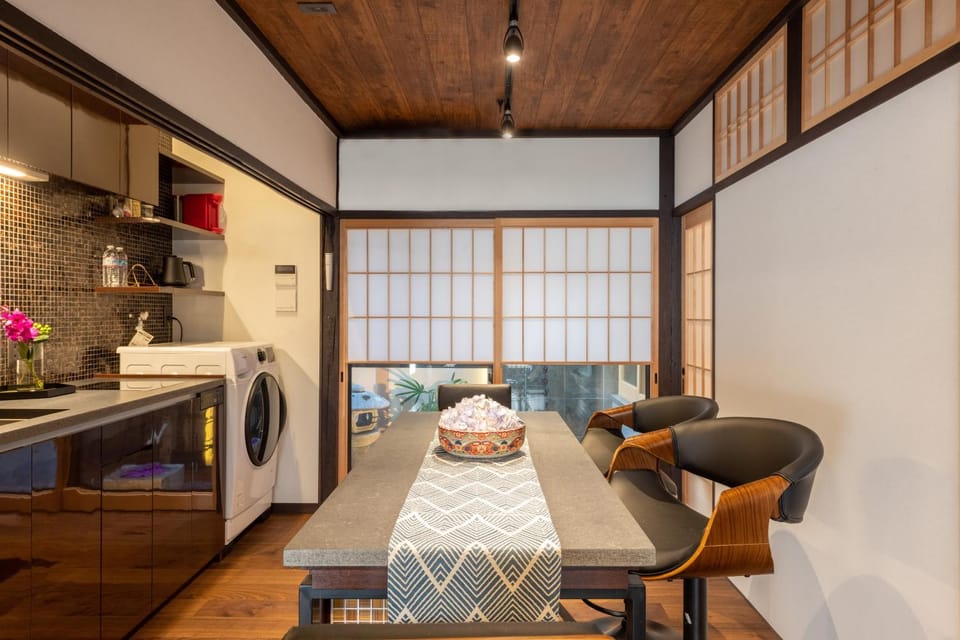 Dining area, pet friendly