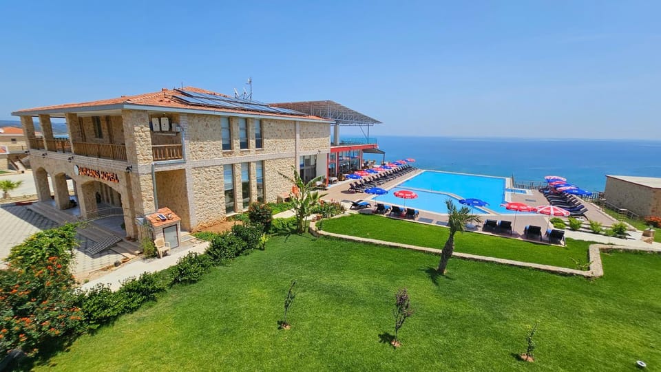Property building, Spring, Day, Property logo or sign, Natural landscape, Garden, Evening entertainment, Pool view, Sea view, Swimming pool, sunbed