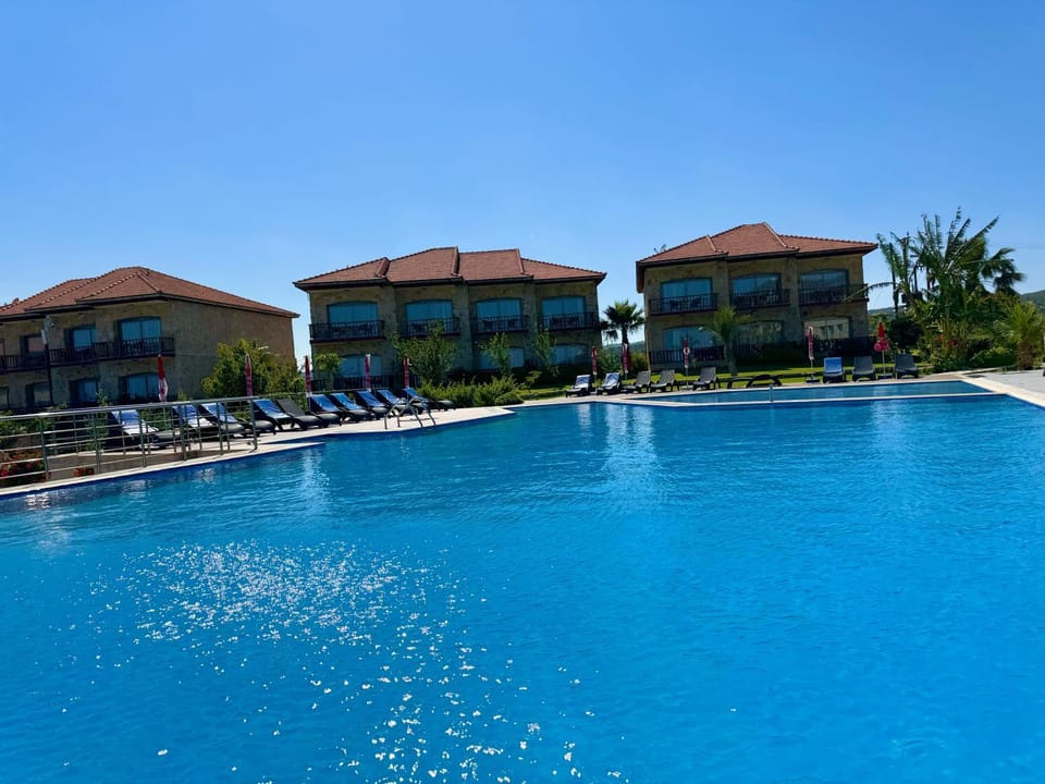 Property building, Day, Garden view, Pool view, Sea view, Swimming pool, Swimming pool, Sunrise, sunbed
