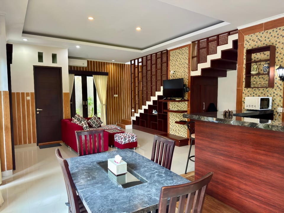 TV and multimedia, Coffee/tea facilities, Kitchen or kitchenette, Living room, Seating area, Dining area, minibar, toaster