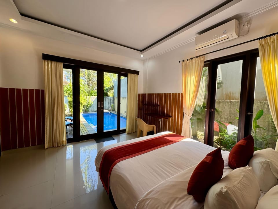 Bed, Photo of the whole room, Bedroom, Pool view, Swimming pool, sunbed
