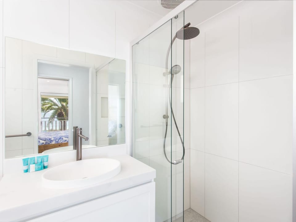 Shower, Bathroom, towels