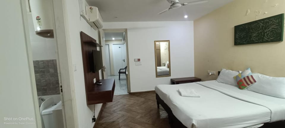 NUAB House - Near Fortis, MAX, MEDANTA, Paras Hospitals and HUDA Metro Hostel in Gurugram