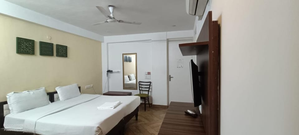 NUAB House - Near Fortis, MAX, MEDANTA, Paras Hospitals and HUDA Metro Hostel in Gurugram