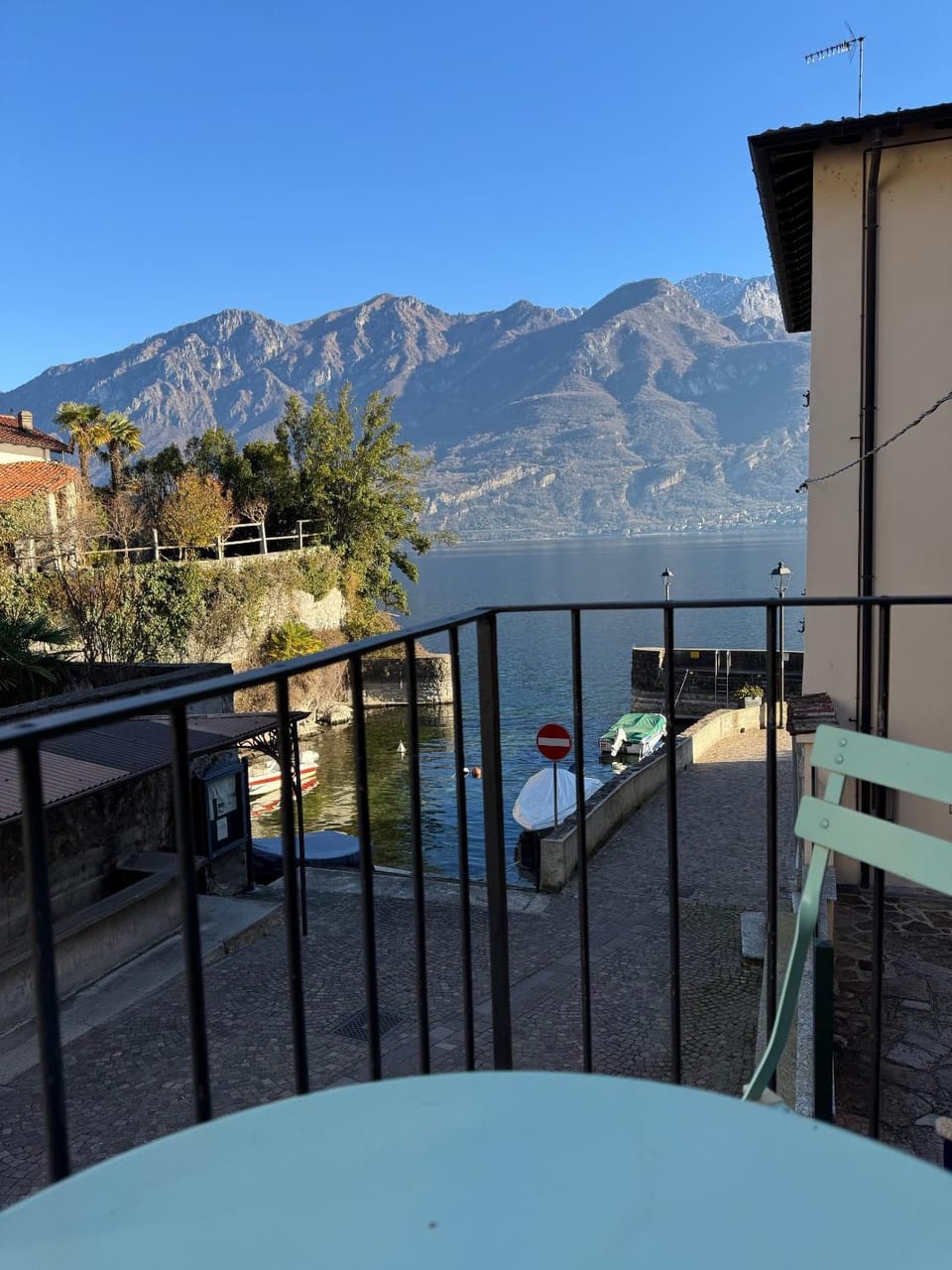 Property building, Natural landscape, View (from property/room), Balcony/Terrace, Lake view, Mountain view, Sea view