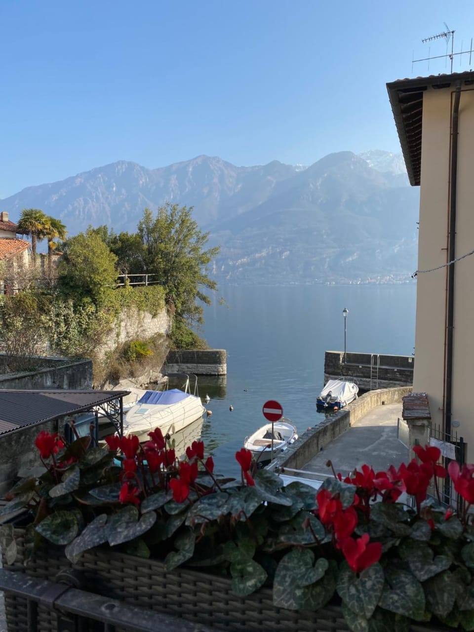 Nearby landmark, Day, Natural landscape, View (from property/room), Balcony/Terrace, Lake view, Mountain view, Sea view, Quiet street view