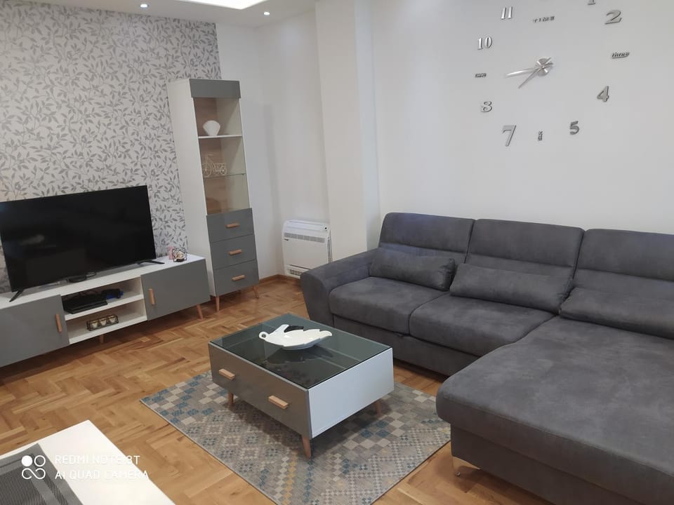 Communal lounge/ TV room, TV and multimedia, Living room, Seating area