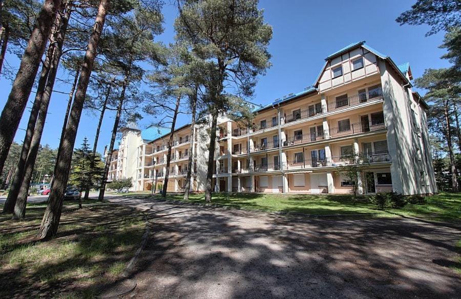 Property building, Neighbourhood, Natural landscape, Location, Parking