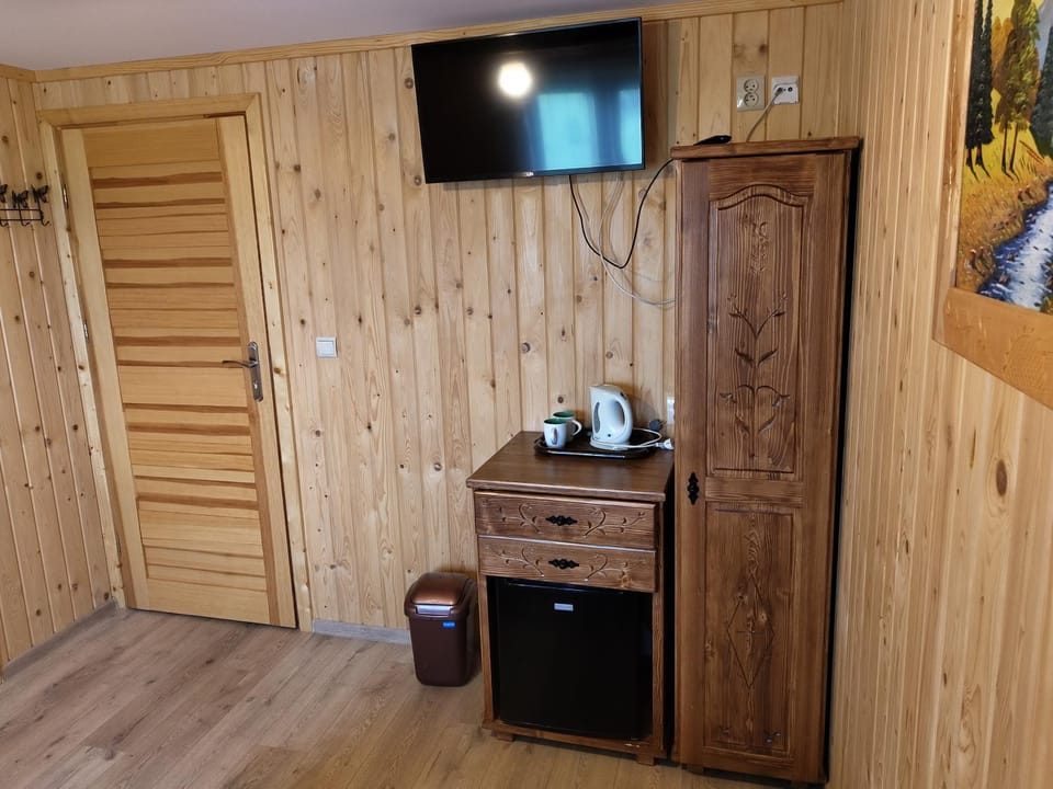 TV and multimedia, Coffee/tea facilities, Kitchen or kitchenette, Photo of the whole room
