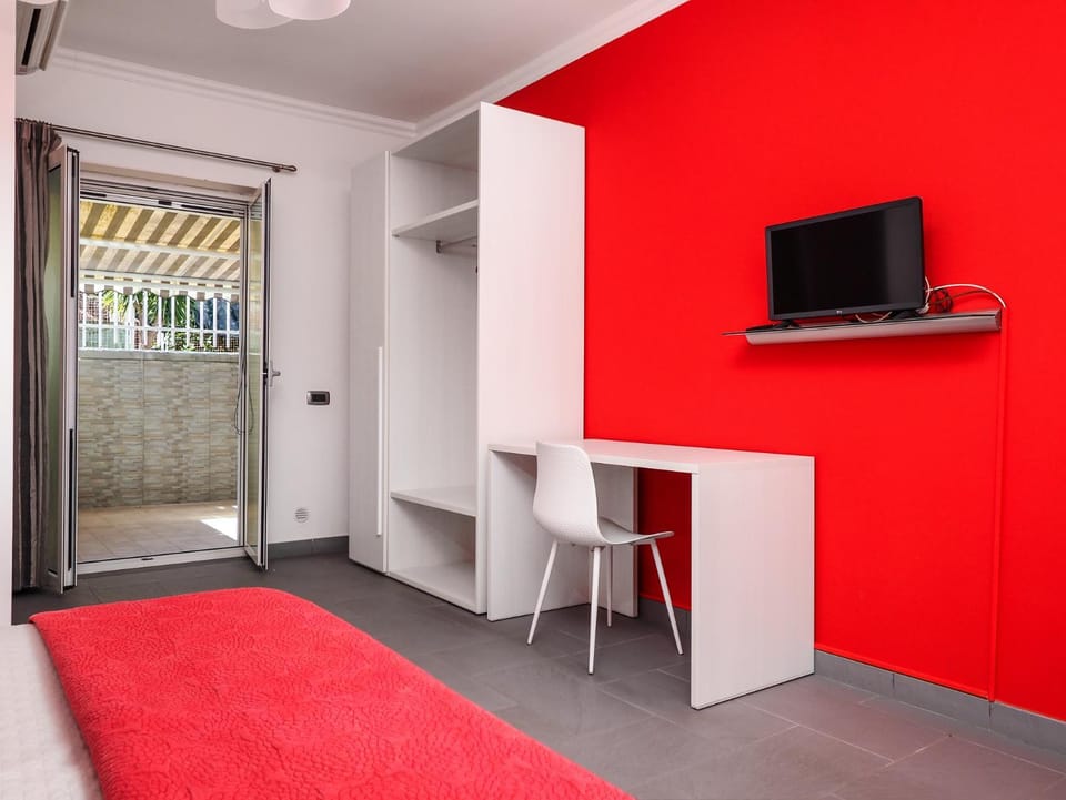 TV and multimedia, Seating area, air conditioner