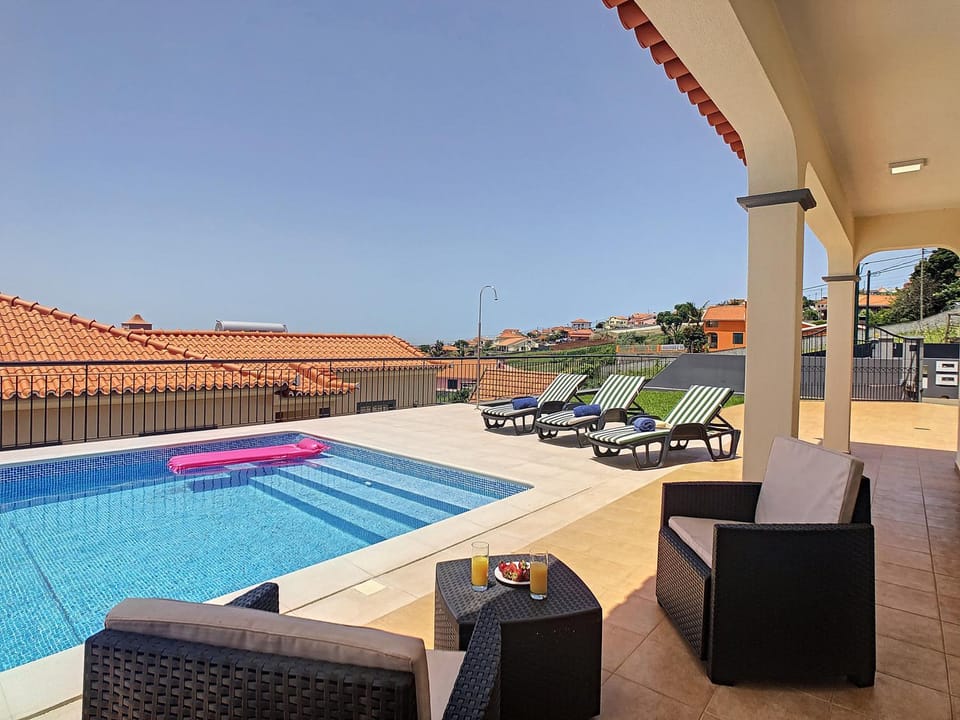 Balcony/Terrace, Pool view, Swimming pool, Swimming pool