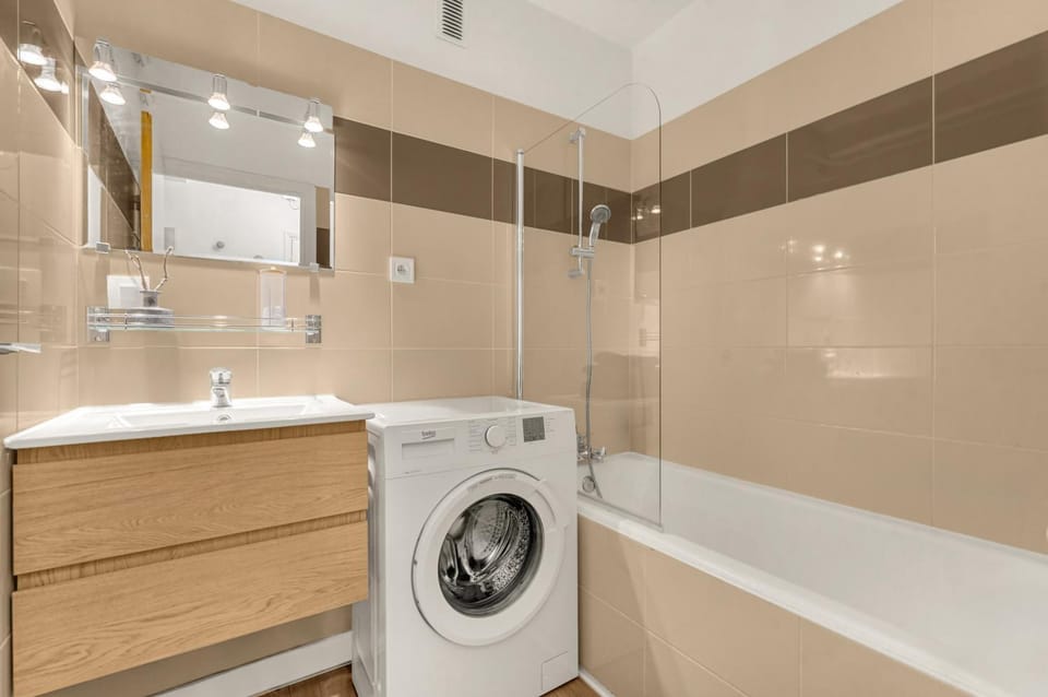 Bathroom, Bath, washing machine