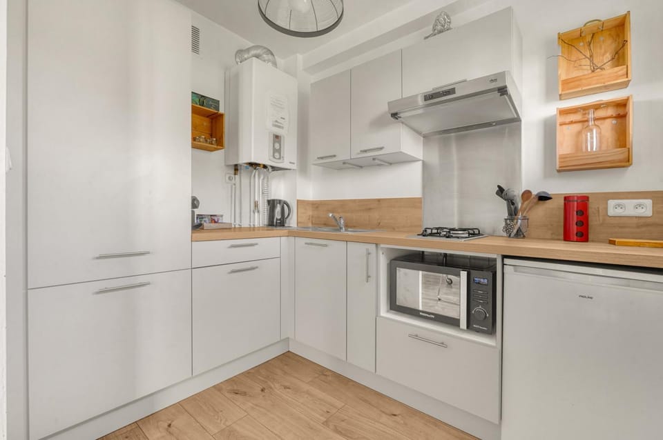 Kitchen or kitchenette, kitchen