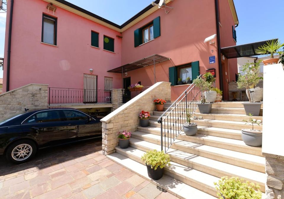 Property building, Patio, Facade/entrance
