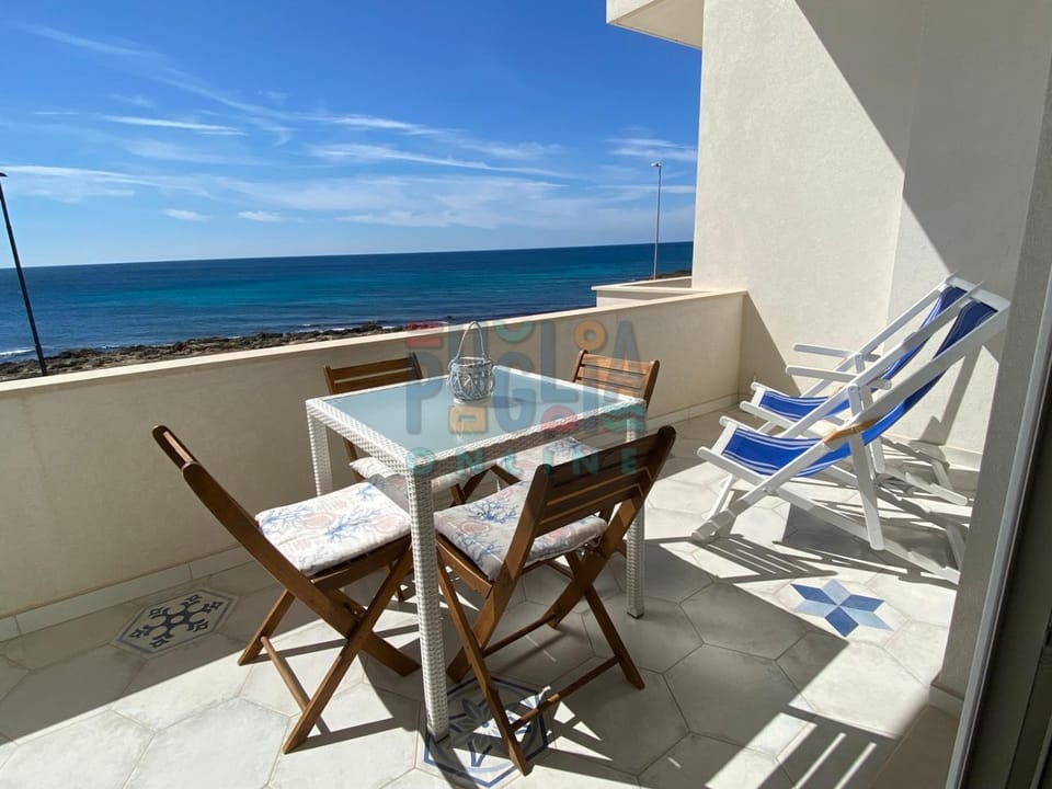 Patio, Day, Natural landscape, View (from property/room), Balcony/Terrace, Living room, Seating area, Dining area, Sea view, sunbed