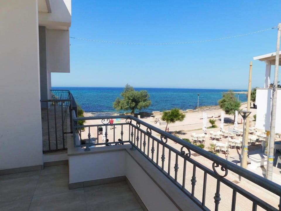 Appartamento con vista mare 106 Apartment in Torre San Giovanni