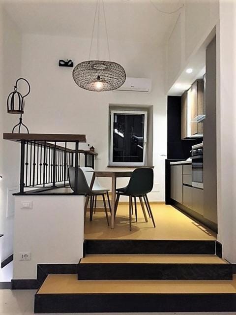 Kitchen or kitchenette, Seating area, Dining area