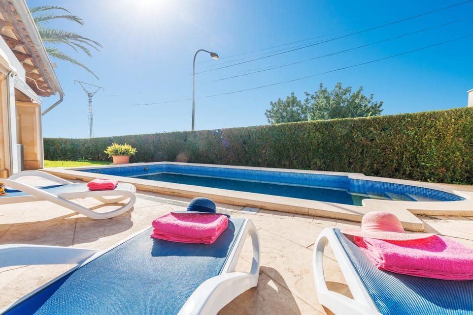 Day, Pool view, Swimming pool, sunbed